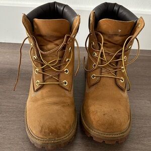 Timberland women Tan Nubuck Boots with Padded Ankle and Lug Soles